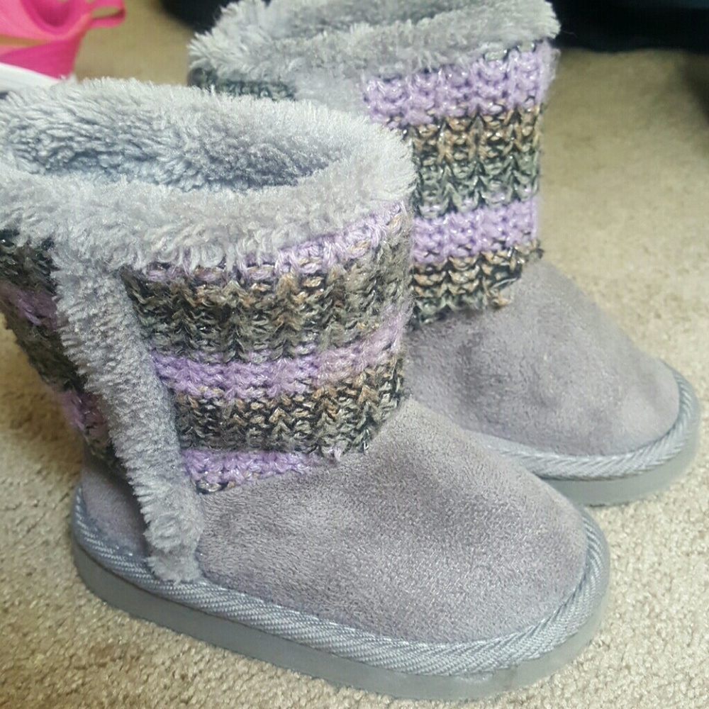 Furred lined toddler boots